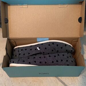 TOMS Charcoal Heart Print Slip-Ons